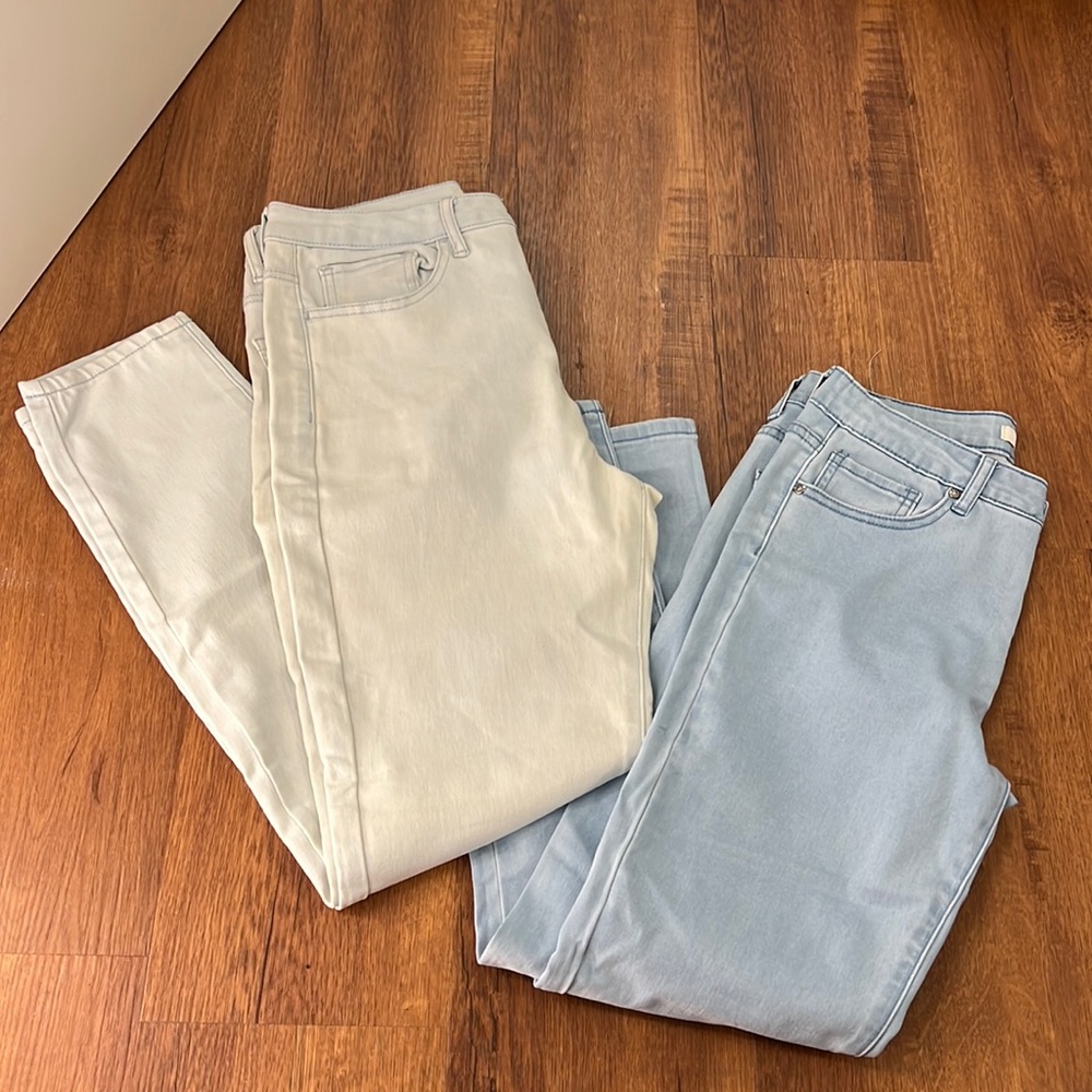 Light wash skinny jeans size 28 & 29